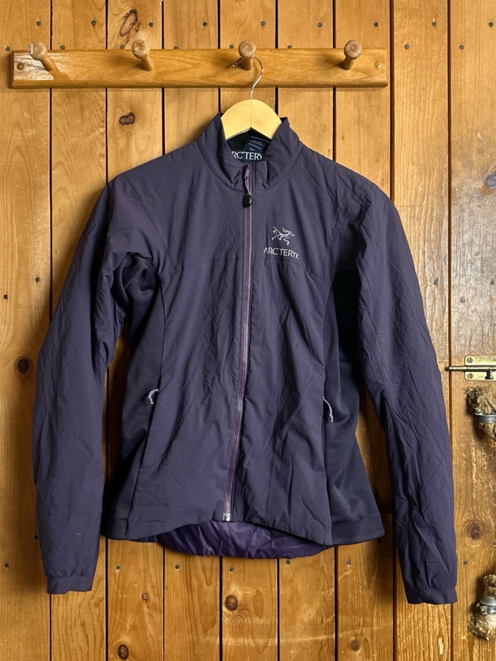 Arc’Teryx Atom Jacket in Dark Eggplant Purple Women’s Size Small